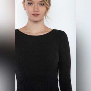Pure 100% pure cashmere JENNIE LIU. Long sleeved ribbed boat neck.